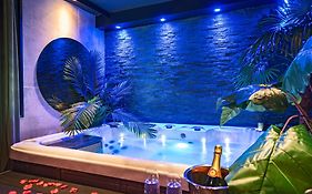 L’Insolite, Spa Privatif (Appartement Jacuzzi)